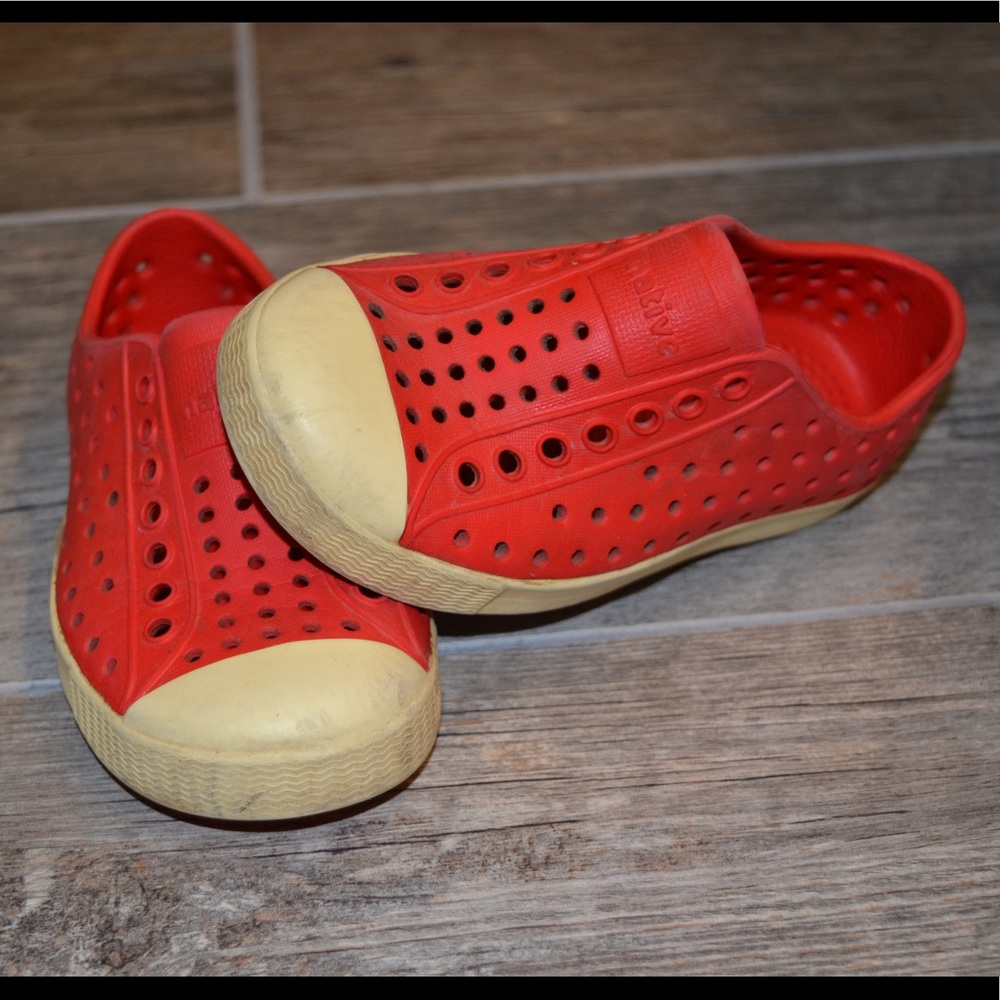 Red Native Jefferson toddler size 8